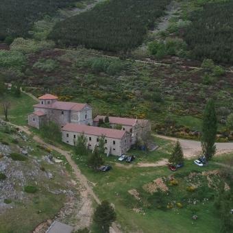 Panorámica del Santuario de la Virgen del Brezo, Villafría de la Peña