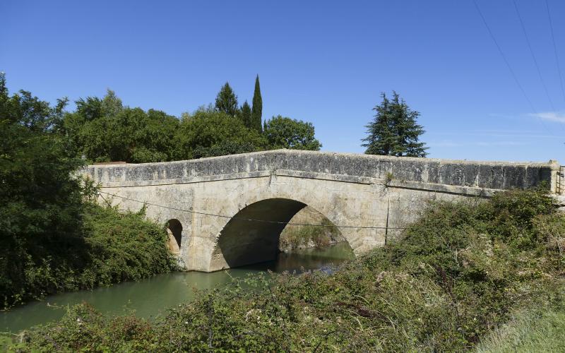 Puente sobre el Canal de Castilla, Becerril de Campos