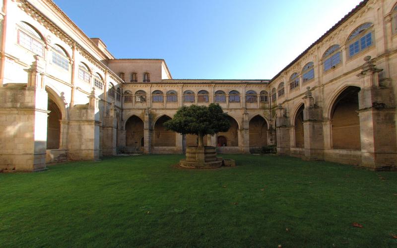 Patio claustro del monasterio de San Zoilo