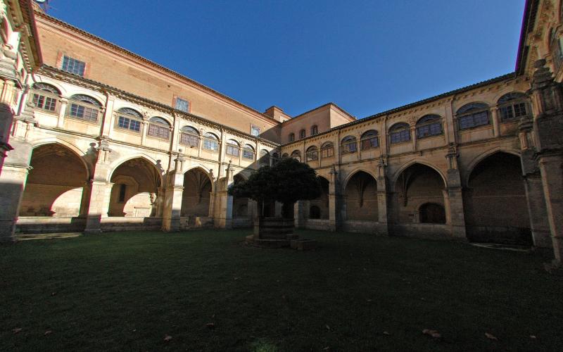 Patio claustro del monasterio de San Zoilo