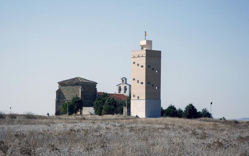 Iglesia de Lomas de Campos desde Mirador de campos