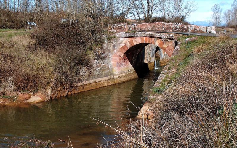 Puente del Canal de Castilla de Naveros de Pisuerga