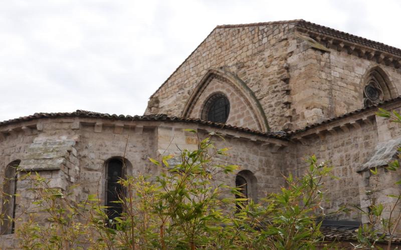 Cabecera y nave central de la Iglesia de San Miguel desde el exterior 